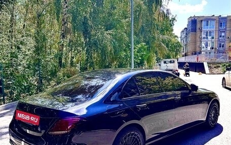 Mercedes-Benz E-Класс, 2019 год, 3 650 000 рублей, 5 фотография