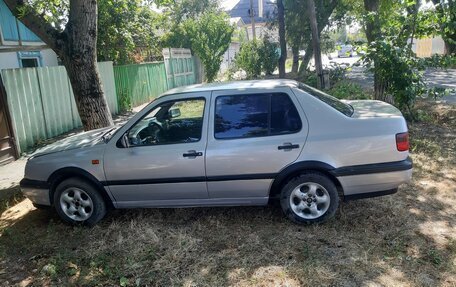 Volkswagen Vento, 1993 год, 250 000 рублей, 2 фотография