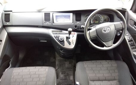 Toyota ISis I, 2013 год, 1 270 000 рублей, 3 фотография