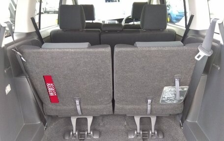 Toyota ISis I, 2013 год, 1 270 000 рублей, 6 фотография