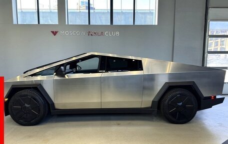 Tesla Cybertruck, 2024 год, 27 500 000 рублей, 4 фотография