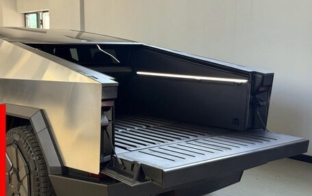 Tesla Cybertruck, 2024 год, 27 500 000 рублей, 9 фотография