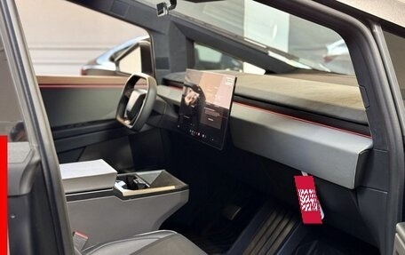 Tesla Cybertruck, 2024 год, 27 500 000 рублей, 14 фотография