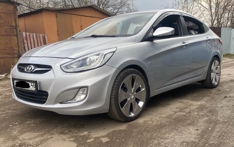 Hyundai Solaris II рестайлинг, 2014 год, 990 000 рублей, 2 фотография