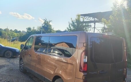 Renault Trafic, 2017 год, 2 350 000 рублей, 4 фотография
