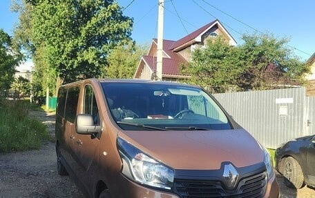 Renault Trafic, 2017 год, 2 350 000 рублей, 2 фотография