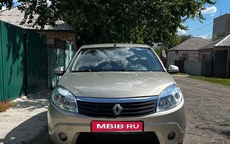 Renault Sandero I, 2011 год, 680 000 рублей, 1 фотография