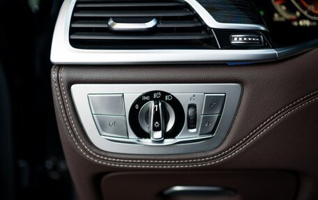 BMW 7 серия, 2019 год, 6 800 000 рублей, 21 фотография