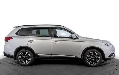 Mitsubishi Outlander III рестайлинг 3, 2021 год, 2 045 000 рублей, 4 фотография