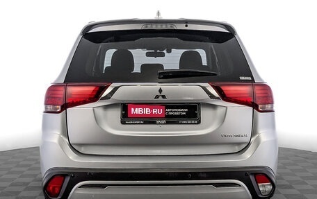 Mitsubishi Outlander III рестайлинг 3, 2021 год, 2 045 000 рублей, 6 фотография