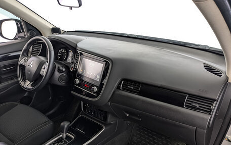 Mitsubishi Outlander III рестайлинг 3, 2021 год, 2 045 000 рублей, 11 фотография