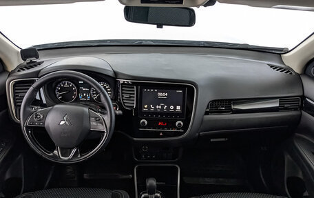 Mitsubishi Outlander III рестайлинг 3, 2021 год, 2 045 000 рублей, 14 фотография