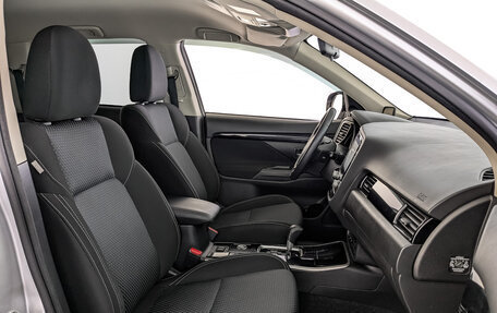 Mitsubishi Outlander III рестайлинг 3, 2021 год, 2 045 000 рублей, 23 фотография
