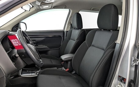 Mitsubishi Outlander III рестайлинг 3, 2021 год, 2 045 000 рублей, 20 фотография