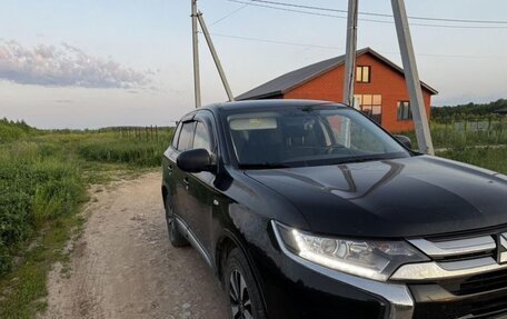 Mitsubishi Outlander III рестайлинг 3, 2018 год, 1 500 000 рублей, 8 фотография