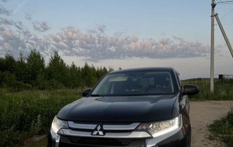 Mitsubishi Outlander III рестайлинг 3, 2018 год, 1 500 000 рублей, 10 фотография