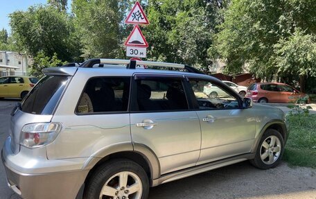 Mitsubishi Outlander III рестайлинг 3, 2005 год, 700 000 рублей, 2 фотография