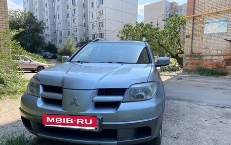 Mitsubishi Outlander III рестайлинг 3, 2005 год, 700 000 рублей, 5 фотография