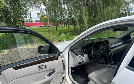 Mercedes-Benz E-Класс, 2013 год, 1 300 000 рублей, 7 фотография