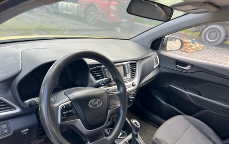 Hyundai Solaris II рестайлинг, 2018 год, 830 300 рублей, 4 фотография