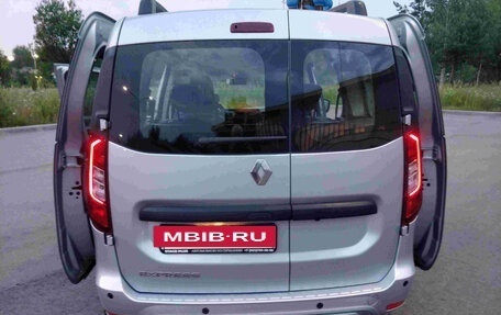 Renault Express, 2023 год, 3 300 000 рублей, 6 фотография