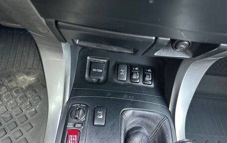 Toyota Land Cruiser Prado 120 рестайлинг, 2005 год, 1 255 000 рублей, 24 фотография
