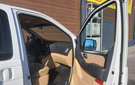 Hyundai H-1 II рестайлинг, 2016 год, 2 600 000 рублей, 5 фотография