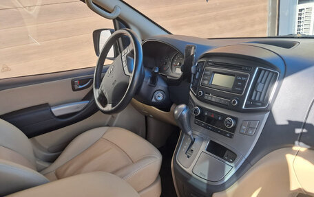 Hyundai H-1 II рестайлинг, 2016 год, 2 600 000 рублей, 8 фотография