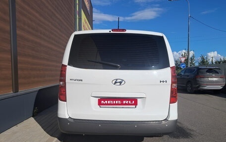 Hyundai H-1 II рестайлинг, 2016 год, 2 600 000 рублей, 16 фотография