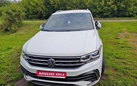 Volkswagen Tiguan II, 2021 год, 3 490 000 рублей, 2 фотография