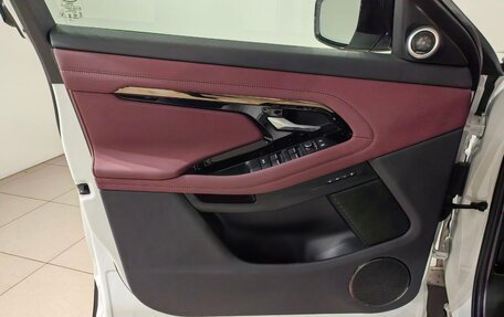 Land Rover Range Rover Evoque II, 2024 год, 6 700 000 рублей, 10 фотография