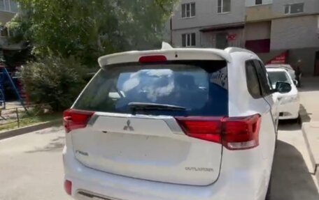 Mitsubishi Outlander III рестайлинг 3, 2022 год, 2 350 000 рублей, 3 фотография