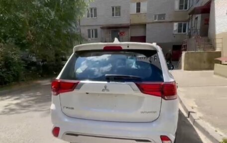 Mitsubishi Outlander III рестайлинг 3, 2022 год, 2 350 000 рублей, 4 фотография