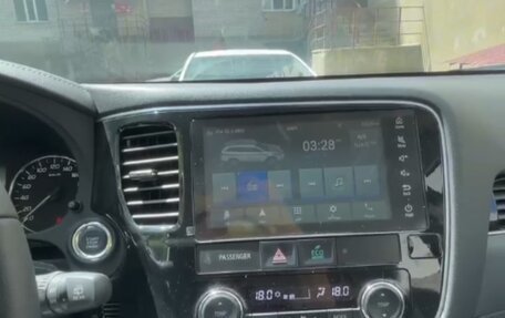 Mitsubishi Outlander III рестайлинг 3, 2022 год, 2 350 000 рублей, 9 фотография