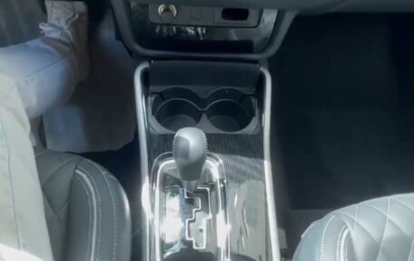 Mitsubishi Outlander III рестайлинг 3, 2022 год, 2 350 000 рублей, 8 фотография