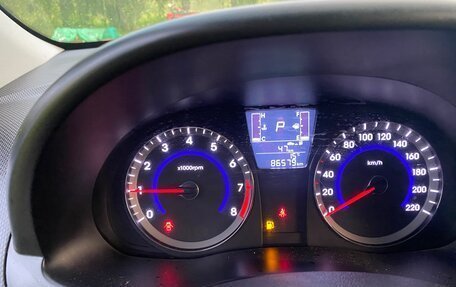 Hyundai Solaris II рестайлинг, 2016 год, 1 100 000 рублей, 4 фотография