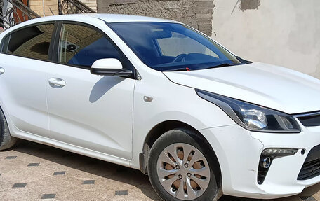KIA Rio IV, 2018 год, 940 000 рублей, 3 фотография