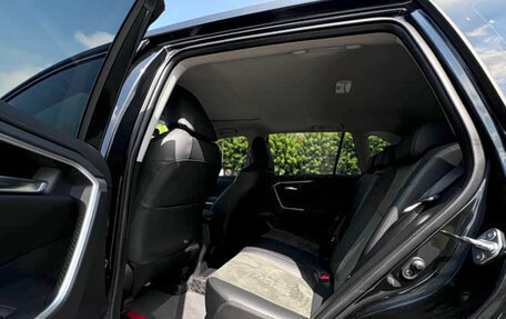 Toyota RAV4, 2022 год, 2 740 900 рублей, 10 фотография