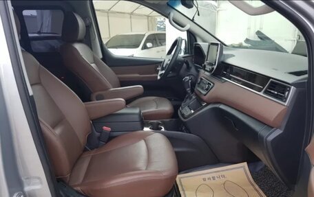Hyundai Grand Starex Grand Starex I рестайлинг 2, 2018 год, 3 900 000 рублей, 3 фотография