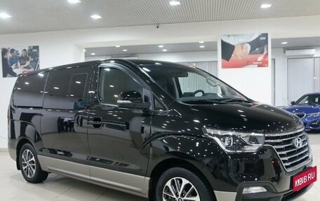 Hyundai Grand Starex Grand Starex I рестайлинг 2, 2018 год, 3 900 000 рублей, 2 фотография