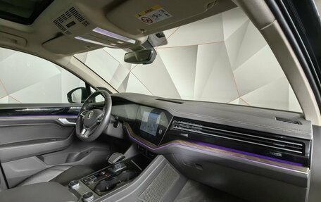 Volkswagen Touareg III, 2018 год, 5 800 000 рублей, 10 фотография
