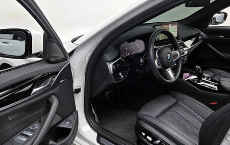 BMW 5 серия, 2022 год, 5 390 000 рублей, 11 фотография