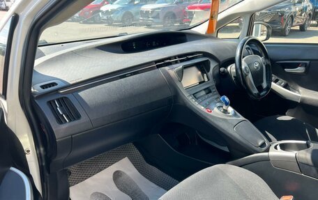 Toyota Prius, 2014 год, 1 279 000 рублей, 12 фотография