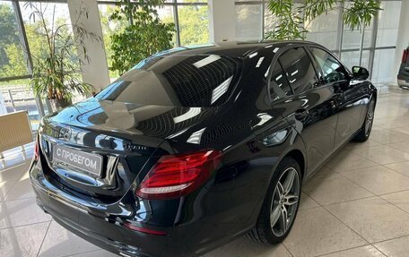Mercedes-Benz E-Класс, 2017 год, 2 500 000 рублей, 4 фотография