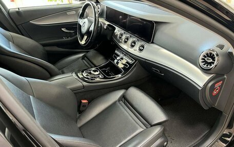 Mercedes-Benz E-Класс, 2017 год, 2 500 000 рублей, 8 фотография