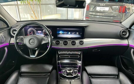Mercedes-Benz E-Класс, 2017 год, 2 500 000 рублей, 9 фотография