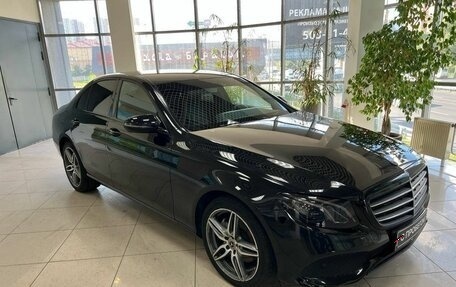 Mercedes-Benz E-Класс, 2017 год, 2 500 000 рублей, 3 фотография