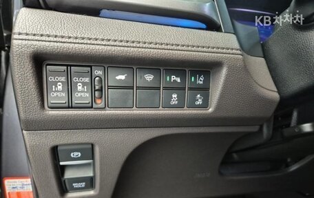 Honda Odyssey IV, 2020 год, 2 400 000 рублей, 17 фотография