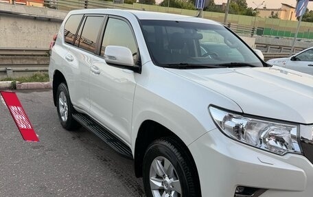 Toyota Land Cruiser Prado 150 рестайлинг 2, 2019 год, 5 400 000 рублей, 3 фотография