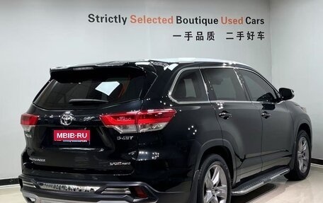 Toyota Highlander III, 2021 год, 3 000 000 рублей, 6 фотография